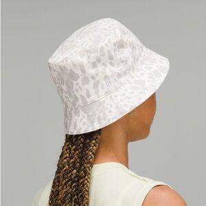 Lululemon Both Ways white & cheetah print reversible bucket hat